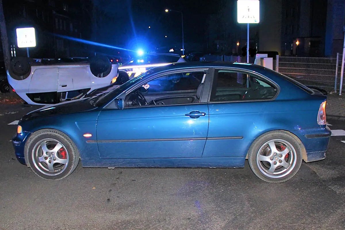 Heftiger Crash in Düren - Pkw landet auf dem Dach