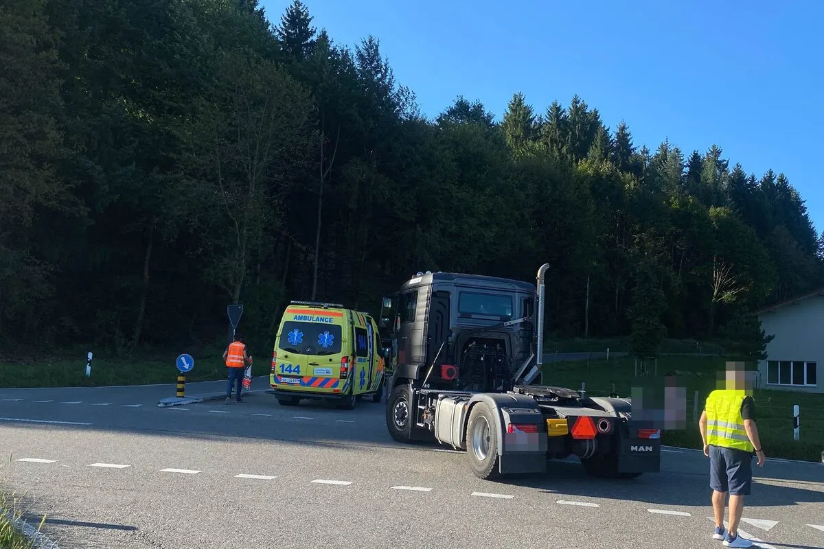 Kestenholz SO - Fahrradlenker nach Unfall schwer verletzt im Spital