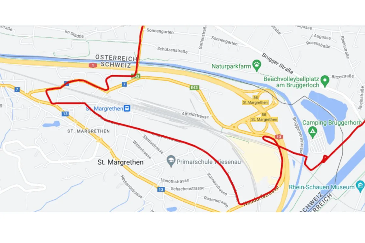 Die Karte zeigt eine Route, markiert durch eine rote Linie, die von St. Margrethen in der Schweiz über die Grenze nach Österreich verläuft.