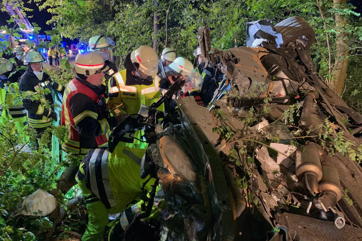 A59 Bonn – Schwerer Verkehrsunfall – zwei verletzte Personen.