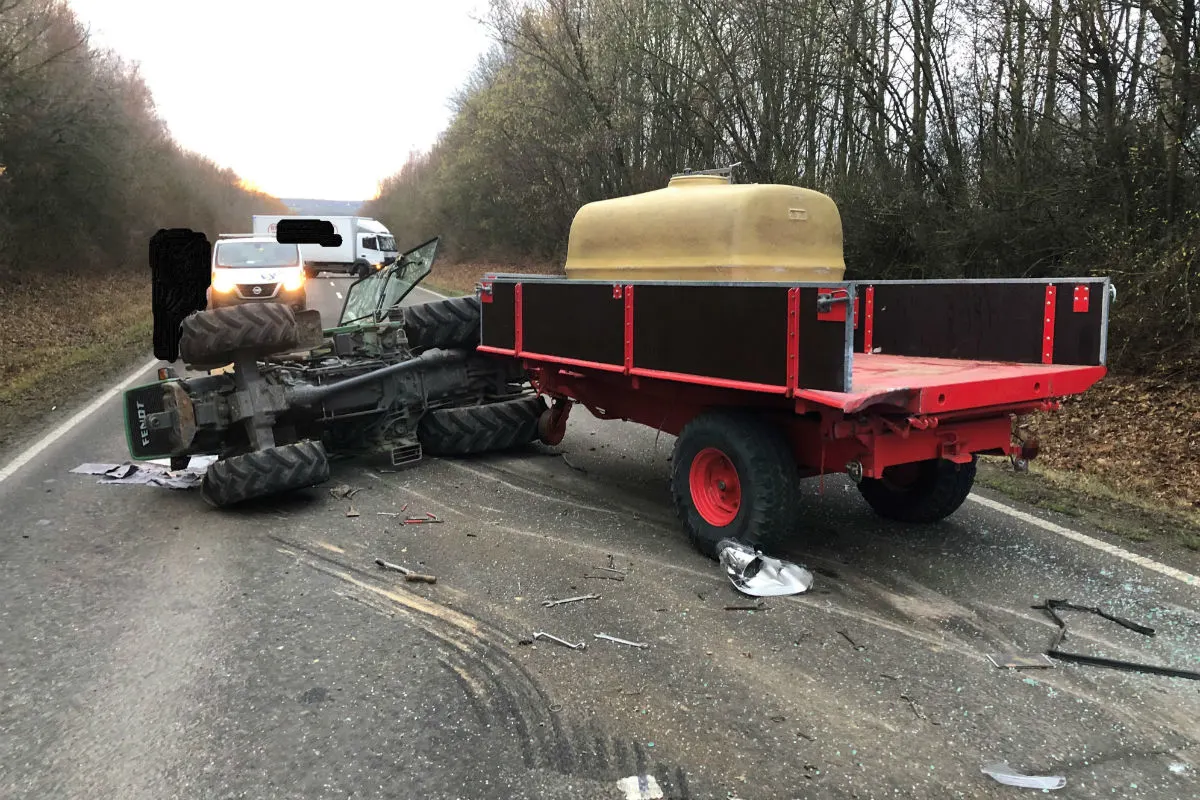 Dolgesheim - Auto fährt in Traktorgespann!