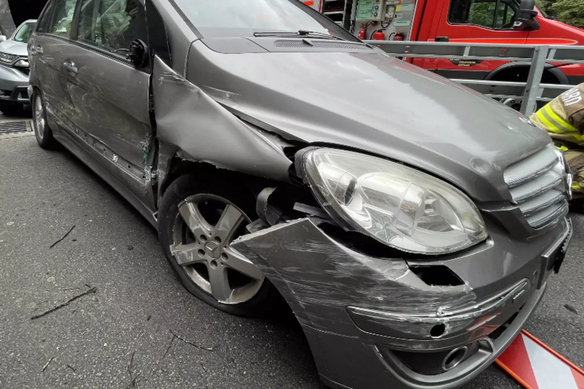 Silenen UR - Verkehrsunfall zwischen zwei Autos 