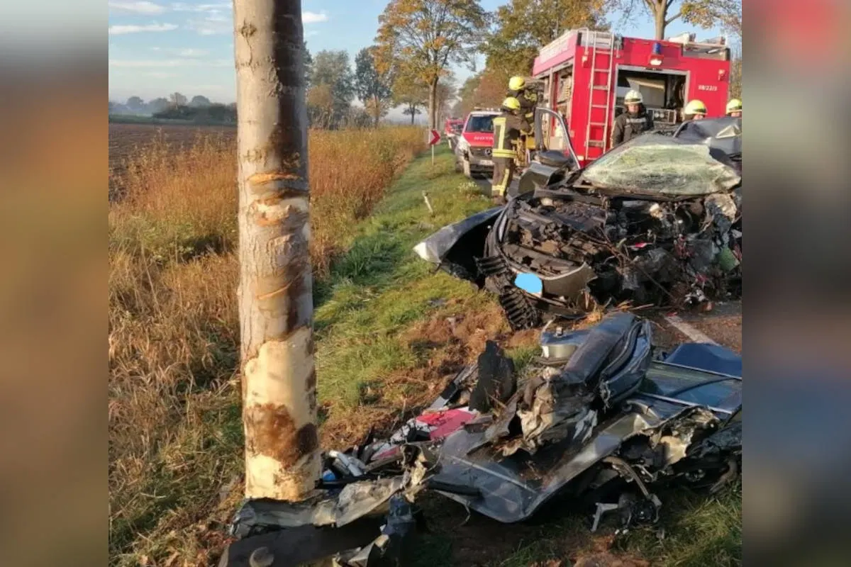 Hüde – Kollision mit Baum endet für Fahrer mit dem Tod