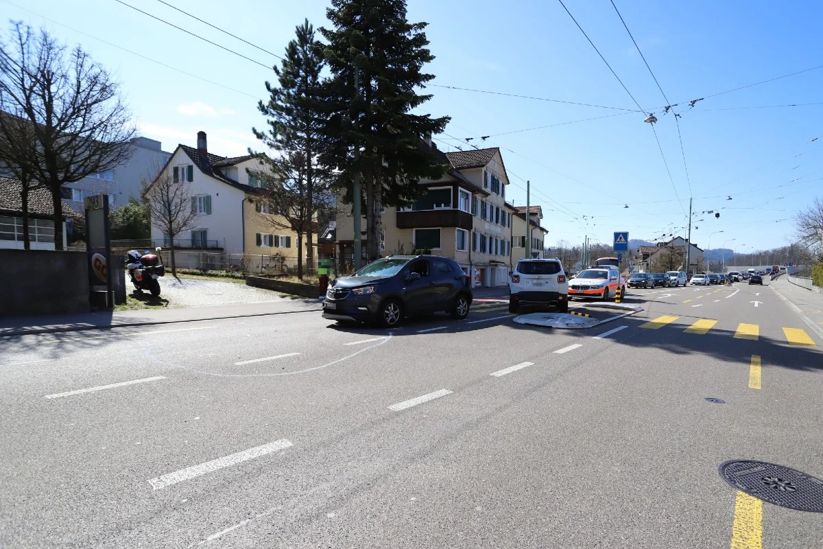 St.Gallen - Zwei Autos kollidieren miteinander