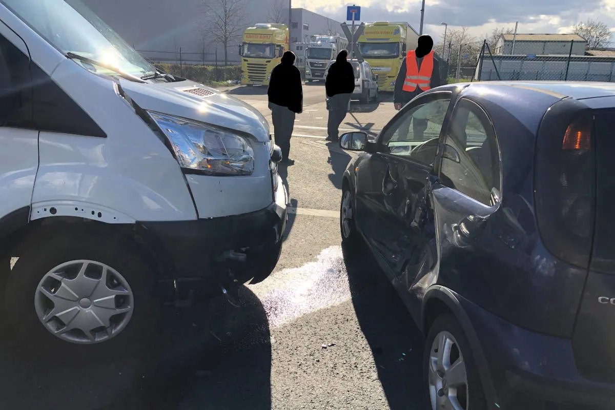 Worms – Autofahrer bei Wendemanöver verletzt