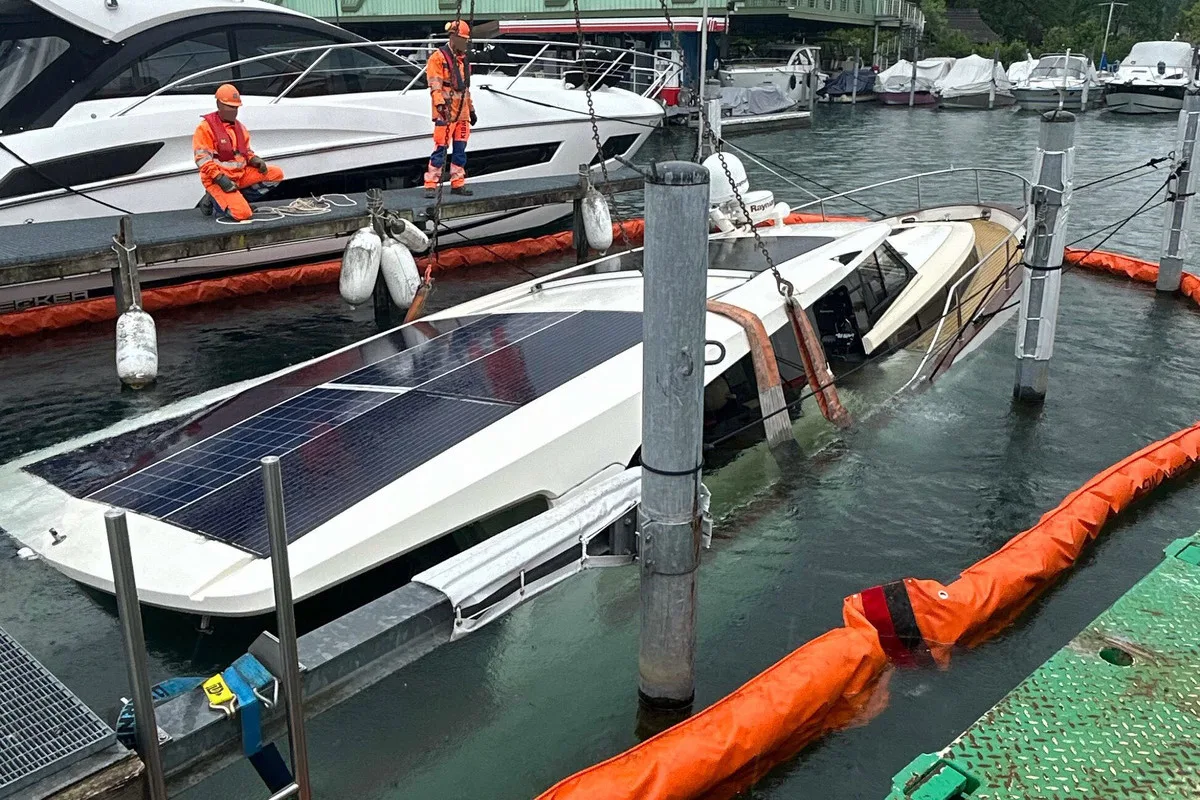 Altendorf SZ - Boot gesunken - Öl im Seewasser 