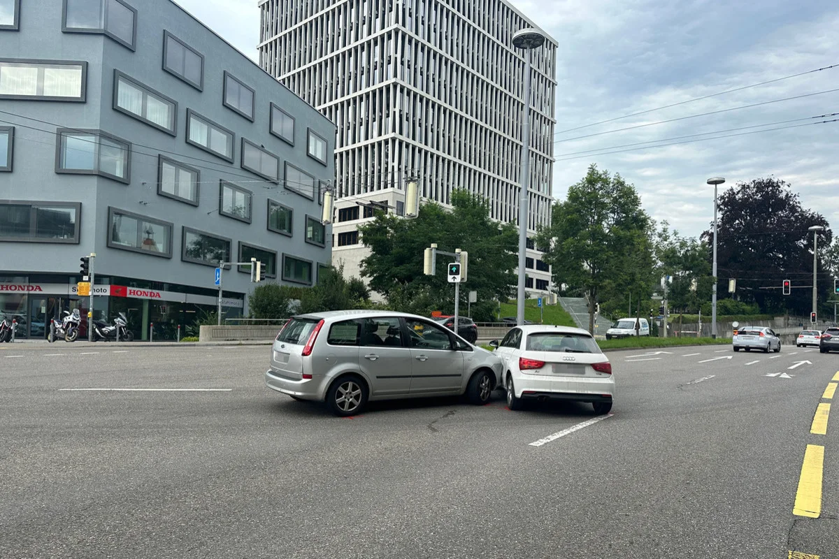 Unfall in St.Gallen - Wer hat das Rotlicht missachtet?