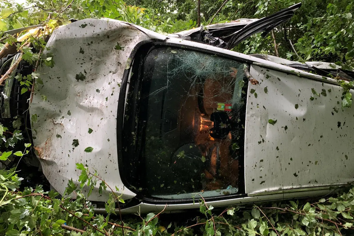 Full AG – Bei Selbstunfall im Tobel gelandet