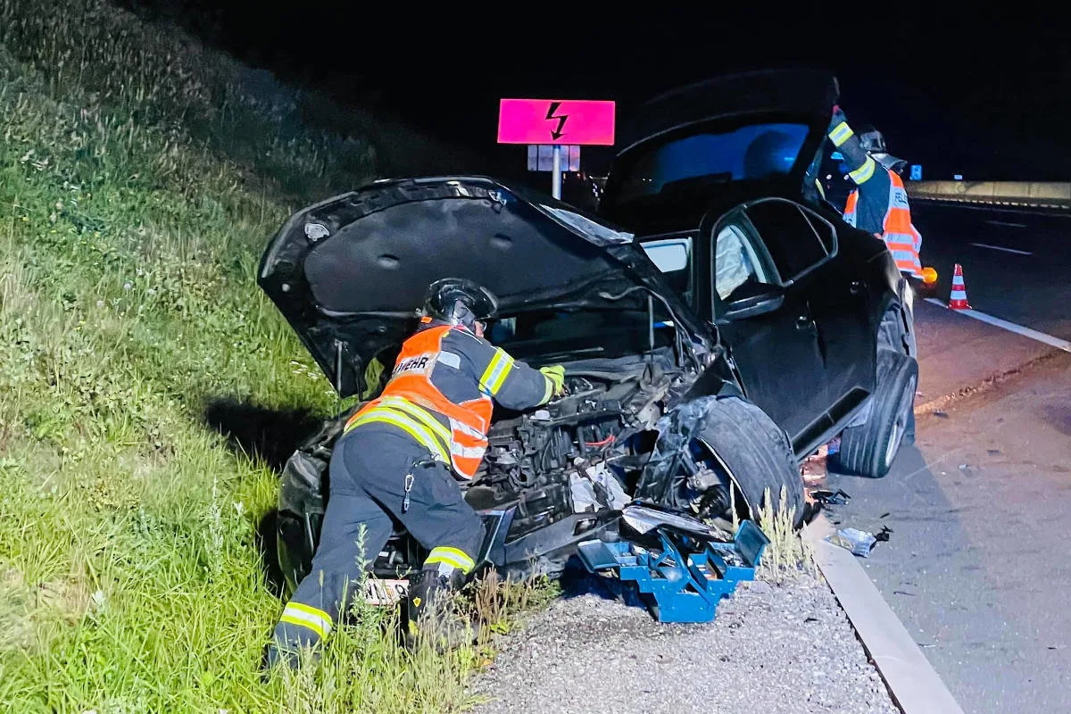 A1 Melk – PKW schleudert nach Unfall quer über alle Fahrspuren der Autobahn 