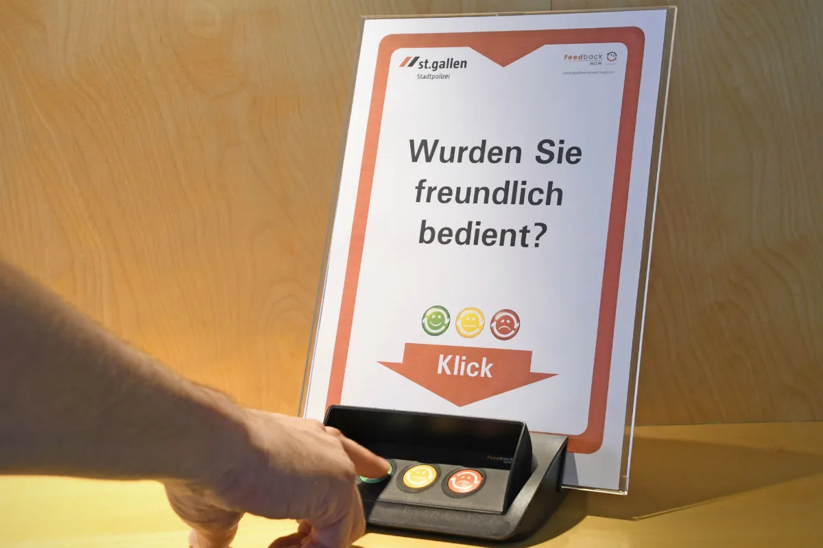 St. Gallen SG - Freundliche Schaltermitarbeitende bei der Stadtpolizei