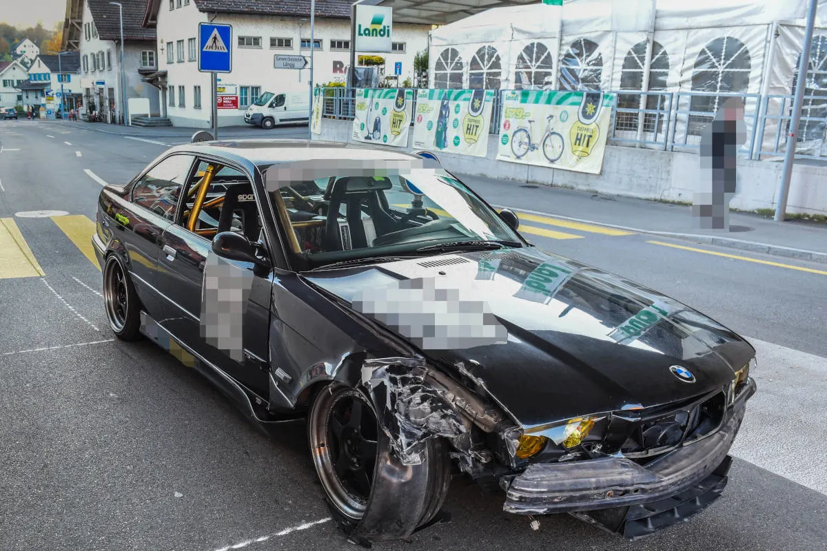 Illnau ZH - Autolenker verursacht Selbstunfall