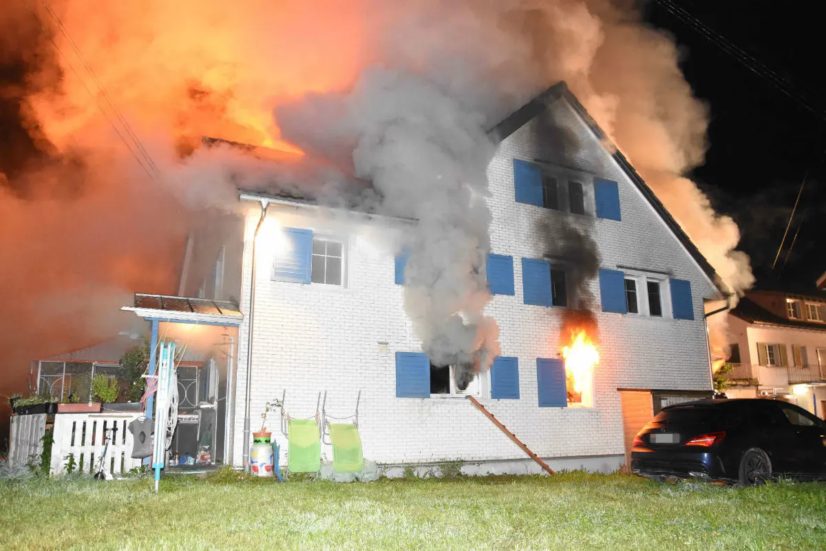 Lütisburg Station SG - Zweifamilienhaus in Vollbrand