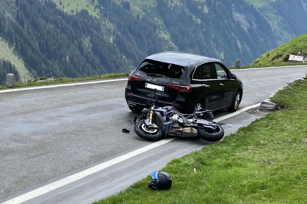 Unterschächen UR – Zwei Motorradunfälle am Klausenpass