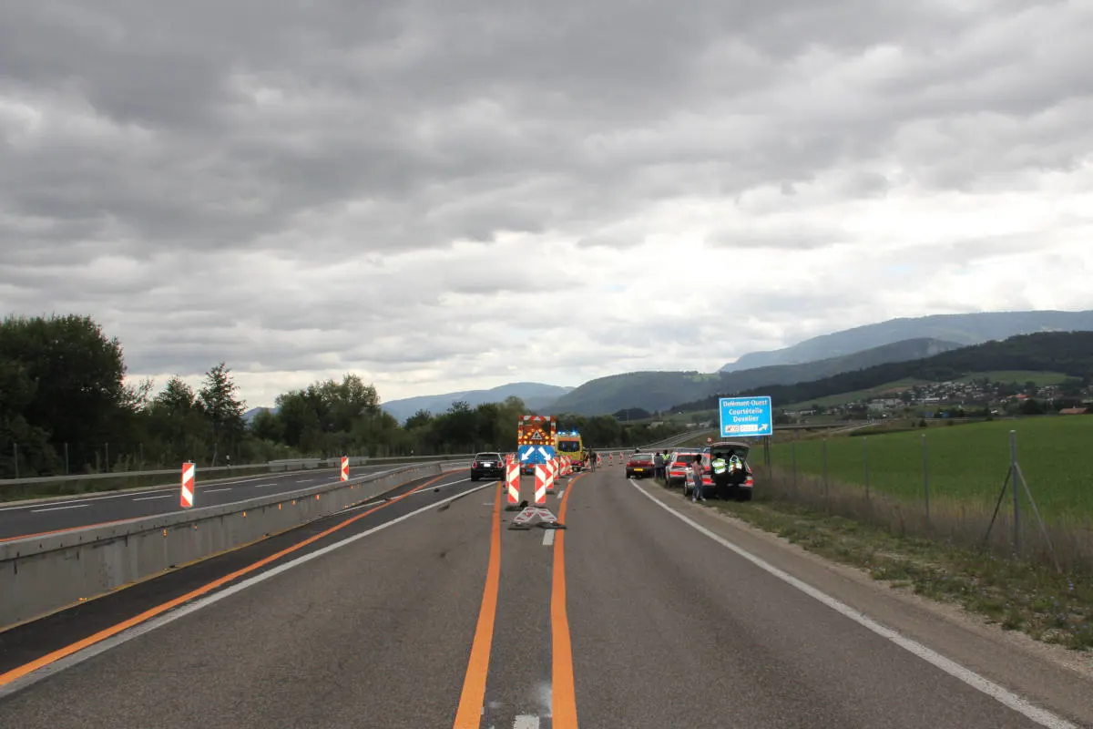 A16 Delémont JU - Kollision an der Autobahnausfahrt