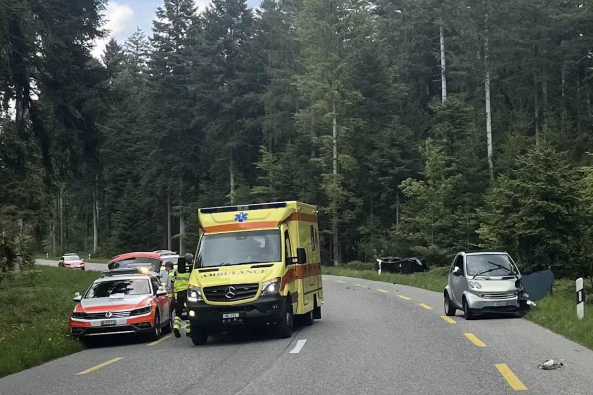 Schwarzenbach BE – Rega-Einsatz und gesperrte Strasse nach Unfall