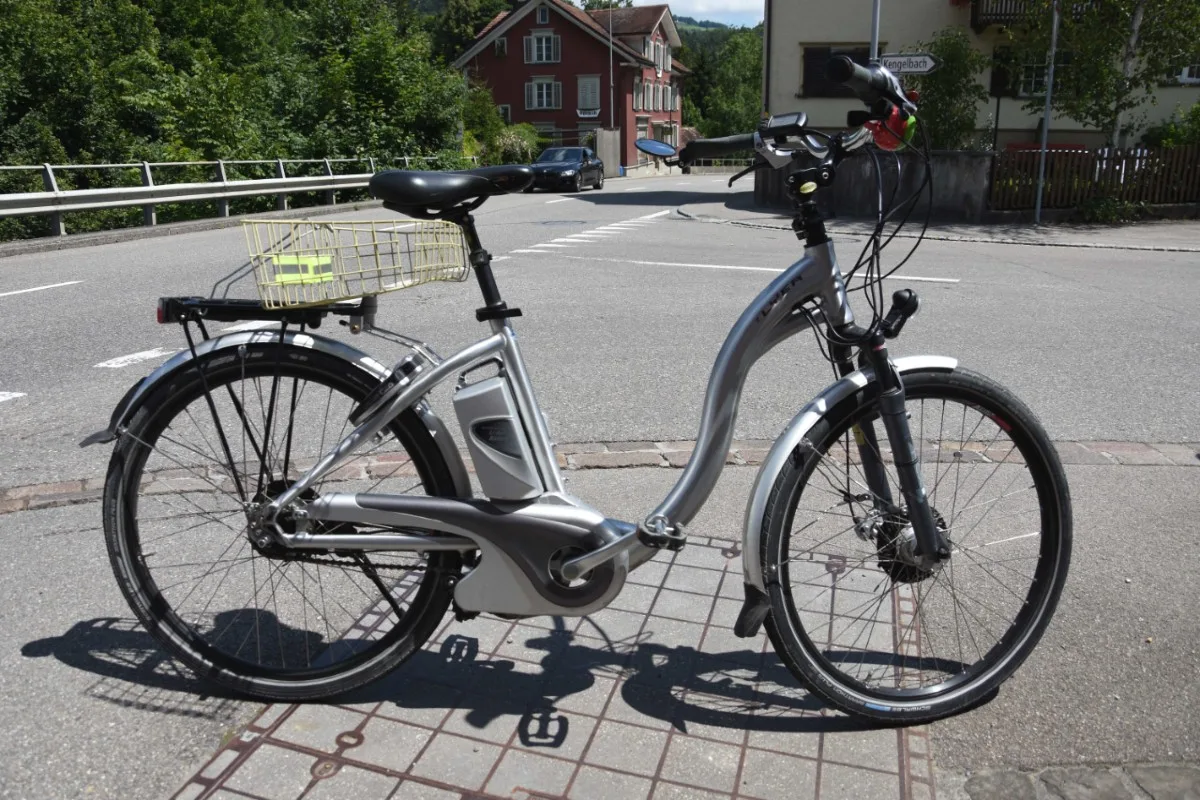 Dietfurt SG - Frau stürzt mit E-Bike und verletzt sich am Kopf