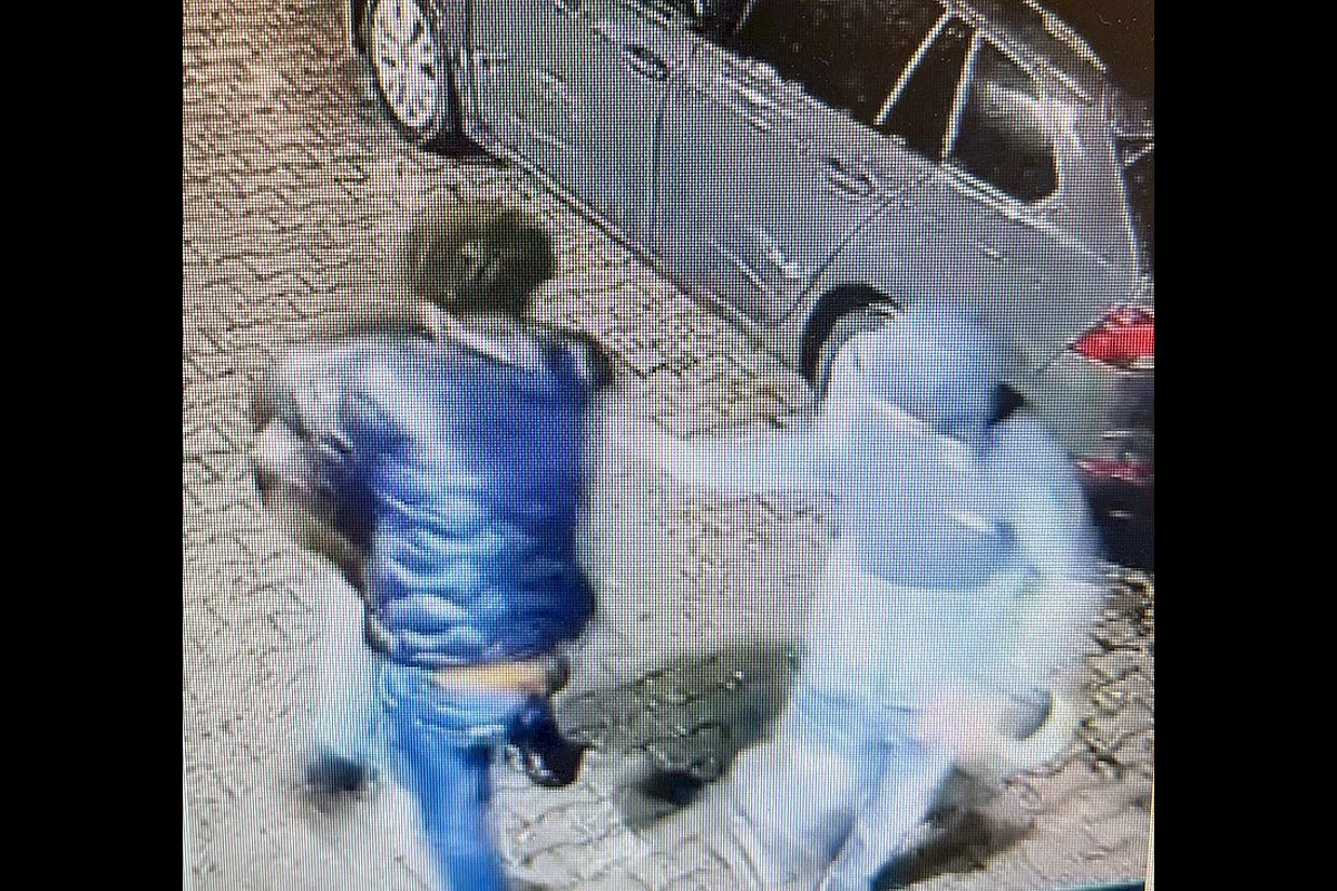 Bochum – Unbekannte nach Raub mit Körperverletzung gesucht