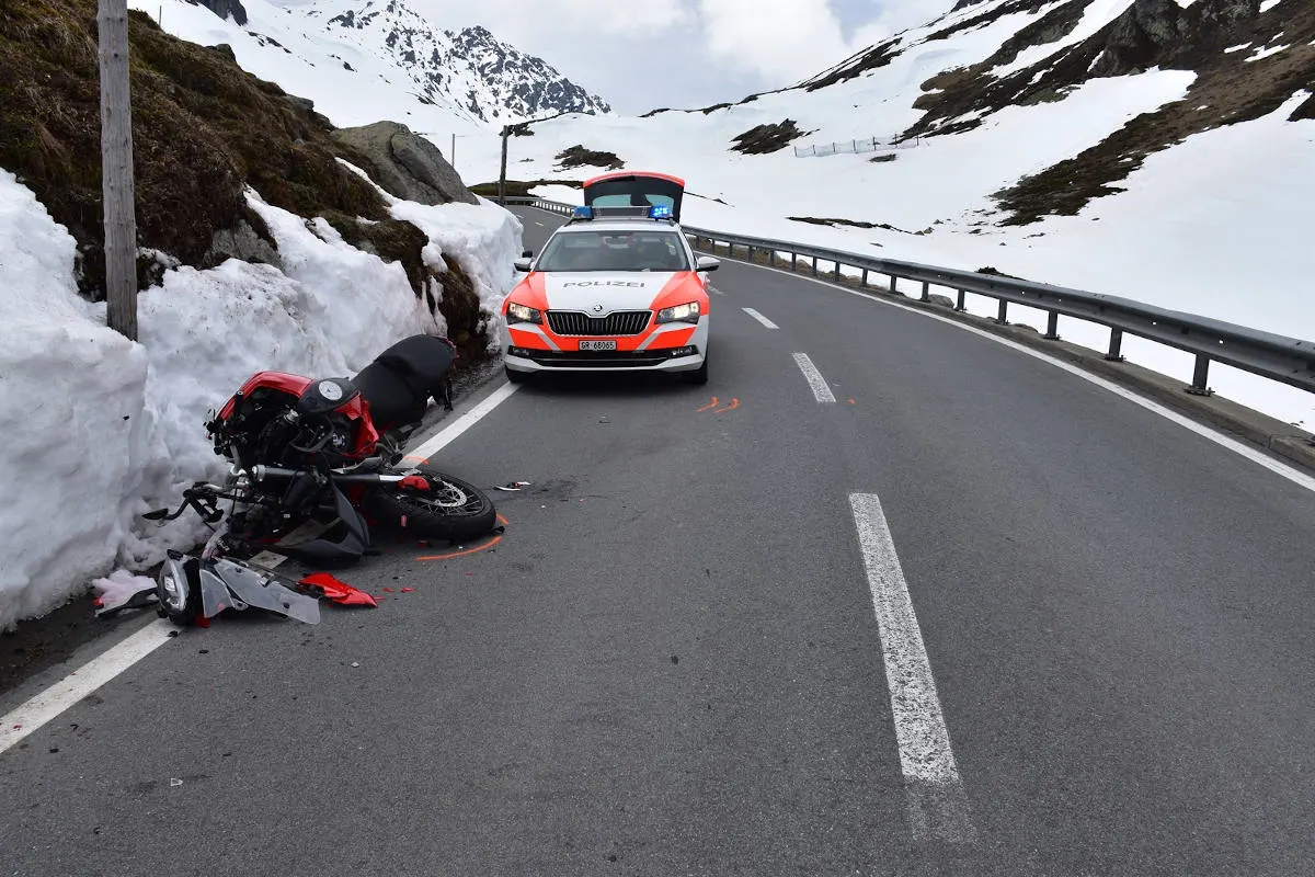 Kanton Graubünden – Drei Motorradunfälle in zwei Stunden