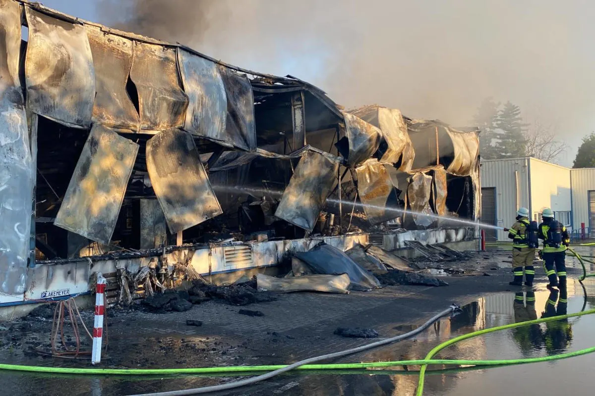 Haan – Großbrand in gewerblicher Halle