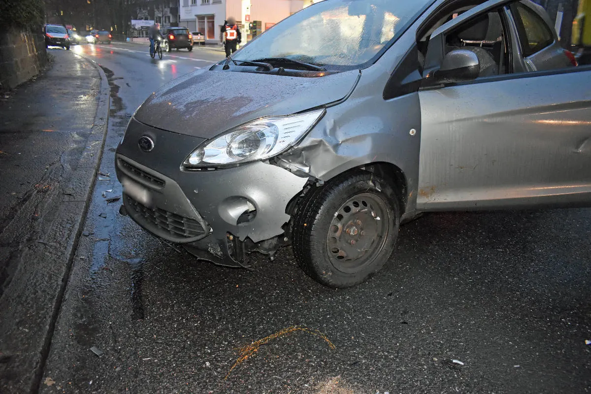 Ebikon LU – Motorradfahrer bei Unfall mit Personenwagen verletzt