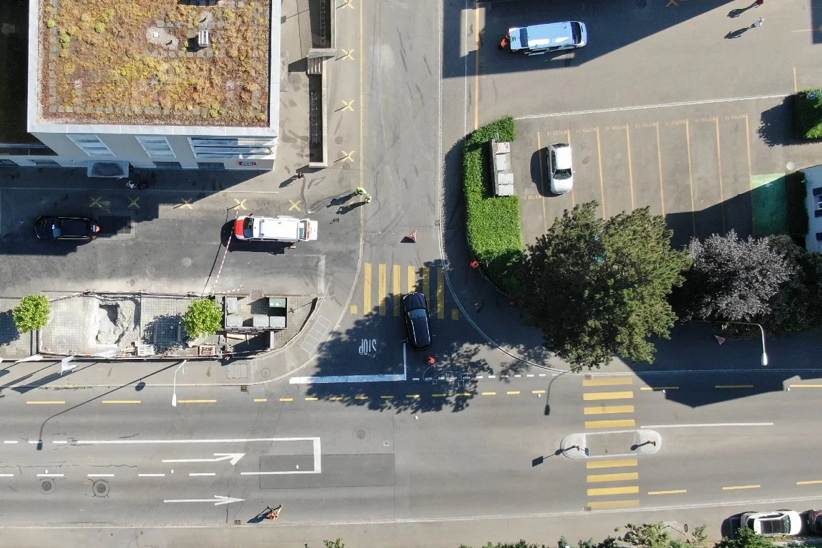 Männedorf ZH - Junger Rennradfahrer nach Kollision auf Seestrasse mit Auto lebensbedrohlich verletzt