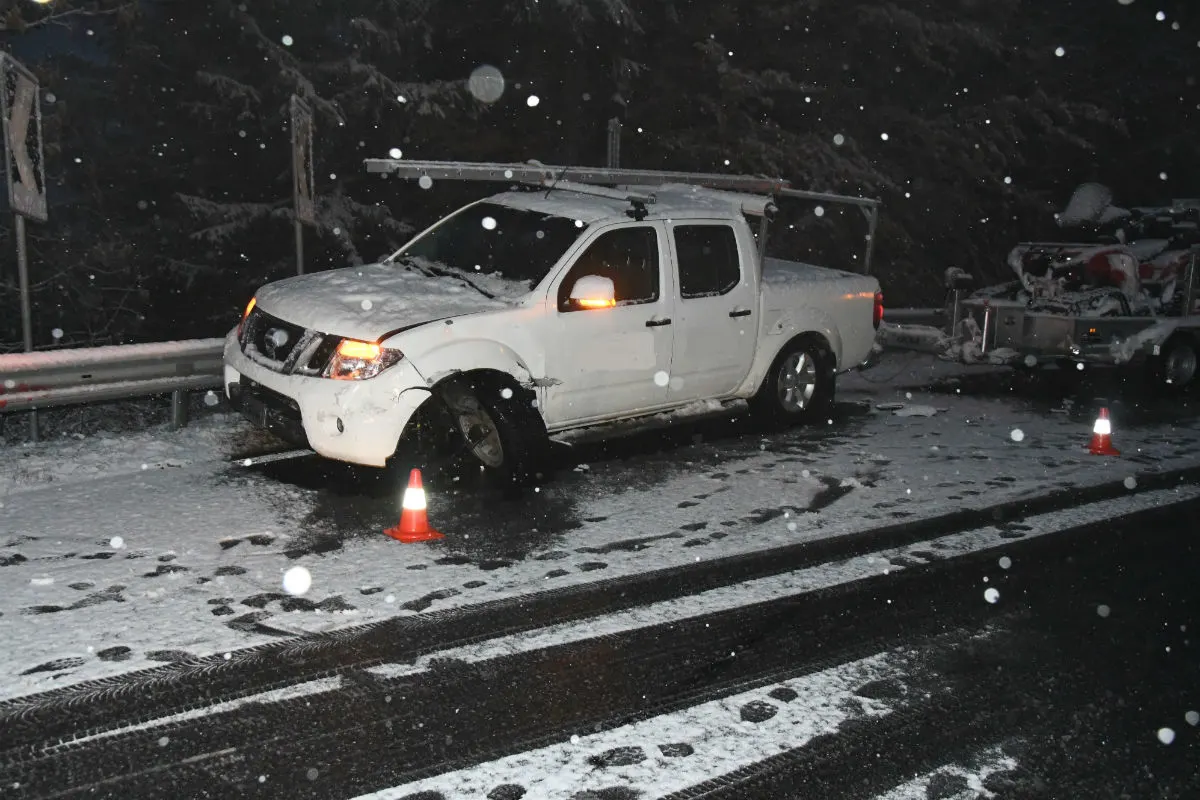 Chur GR - Totalschaden nach Crash zwischen Auto und Pickup