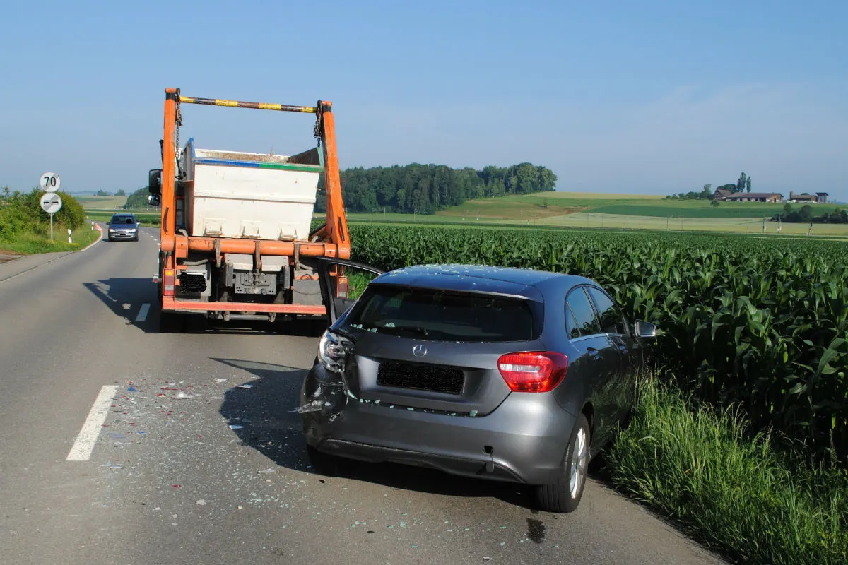 Beringen SH - Auffahrunfall mit drei Fahrzeugen
