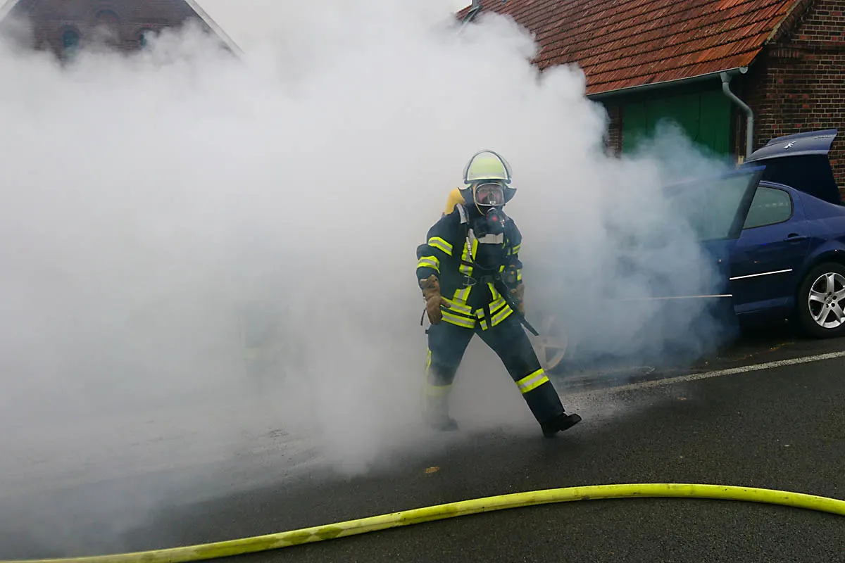Pkw brennt in Werne - Feuerwehr ist schnell zur Stelle