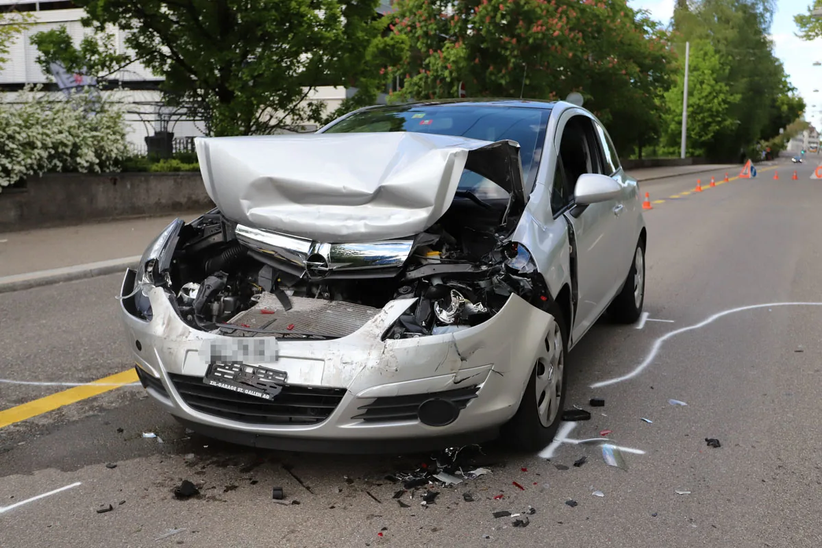 St. Gallen – 24-jähriger Motorradfahrer bei Unfall verletzt