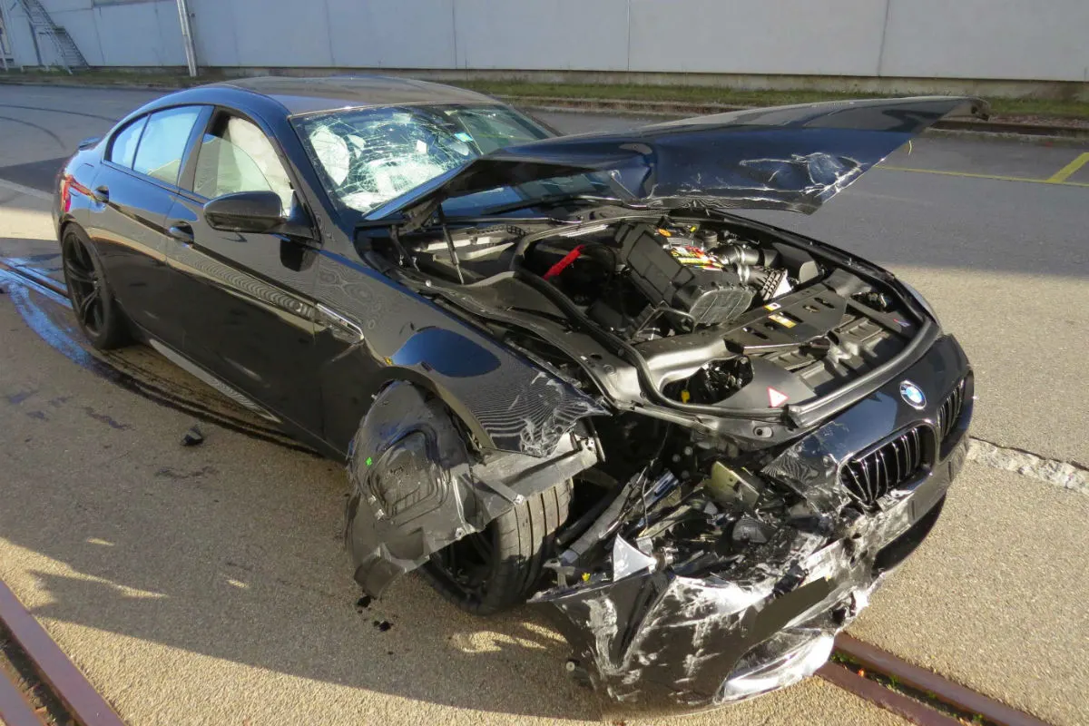 Unfall Rupperswil AG -  23-jähriger Neulenker verliert Kontrolle über BMW M6