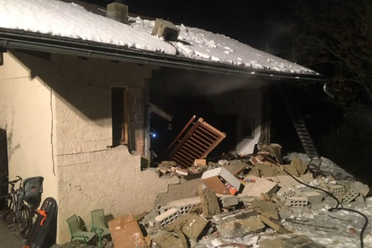 Vollèges und Grône VS - Zwei Familienhäuser durch Explosion zerstört