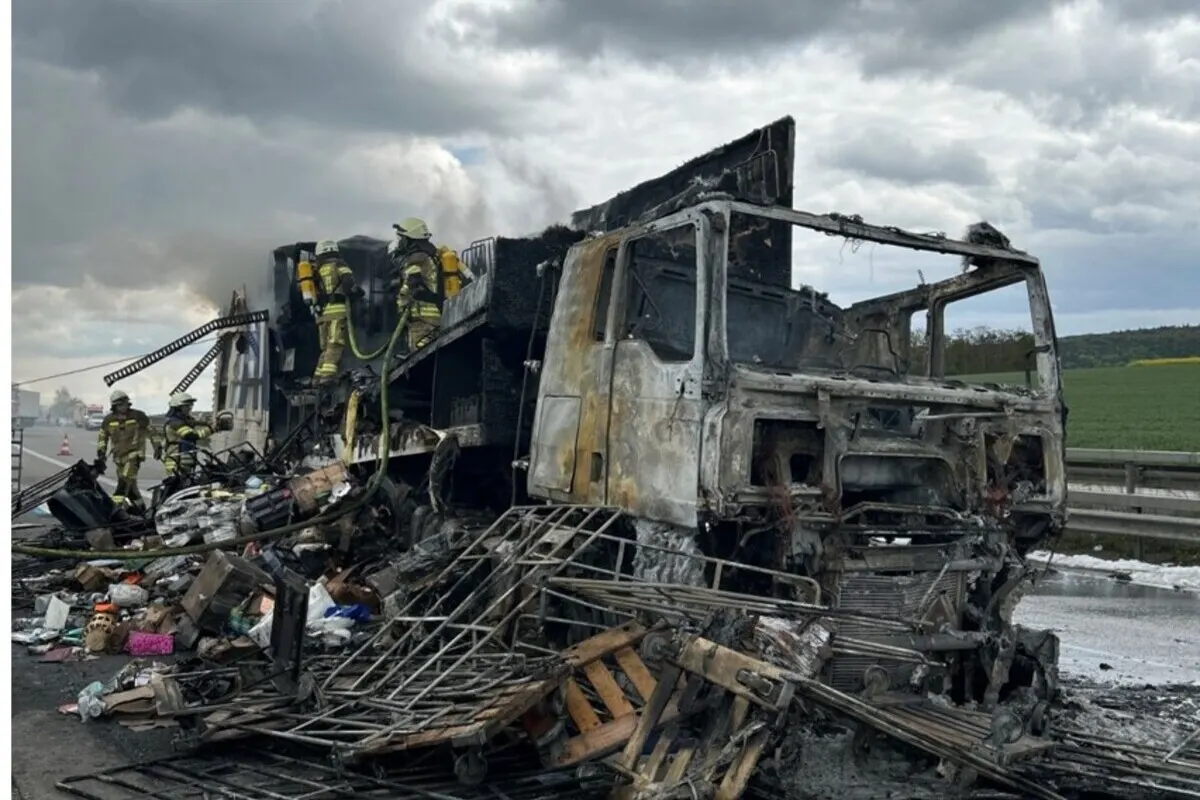 Hettenleidelheim RP - LKW auf der A6 ausgebrannt 