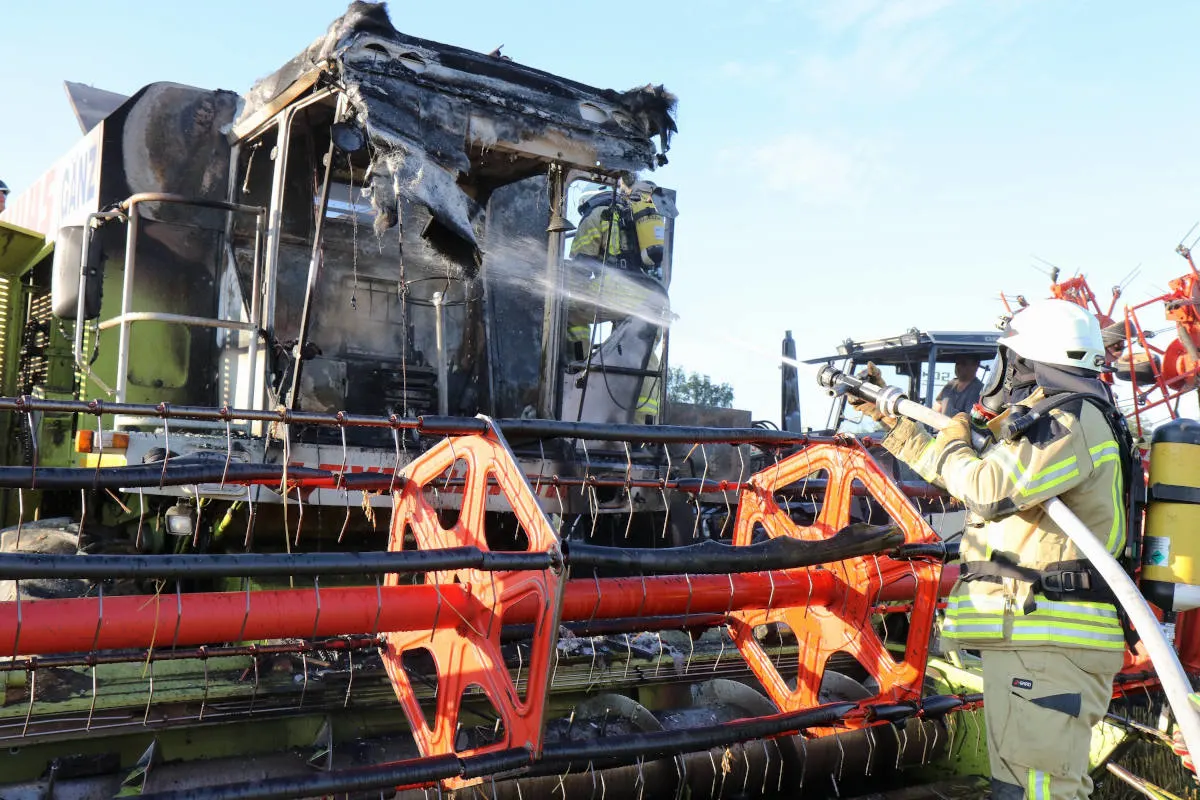 Asbach – Brennender Mähdrescher hält Feuerwehr auf Trab