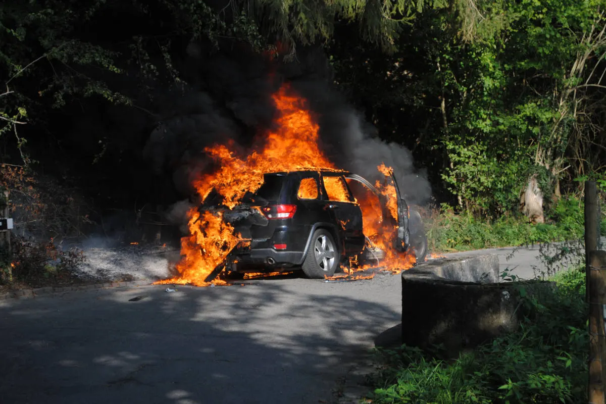 Stadt SH - Fahrzeug in Brand geraten