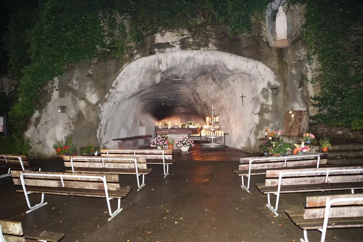 Mels SG - Zwei Männer nach Einbruchversuch in Grotte festgenommen