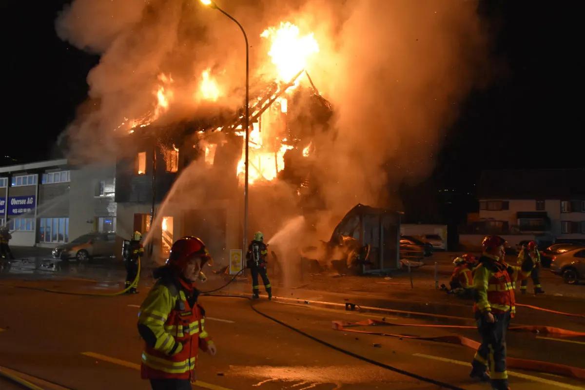 Galgenen SZ - Tragische Flucht vor Polizei endet mit tödlichem Selbstunfall!