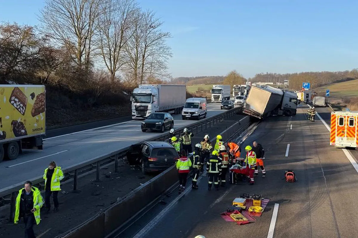 Zierenberg – Vier Verletzte nach zwei Unfällen auf der A44