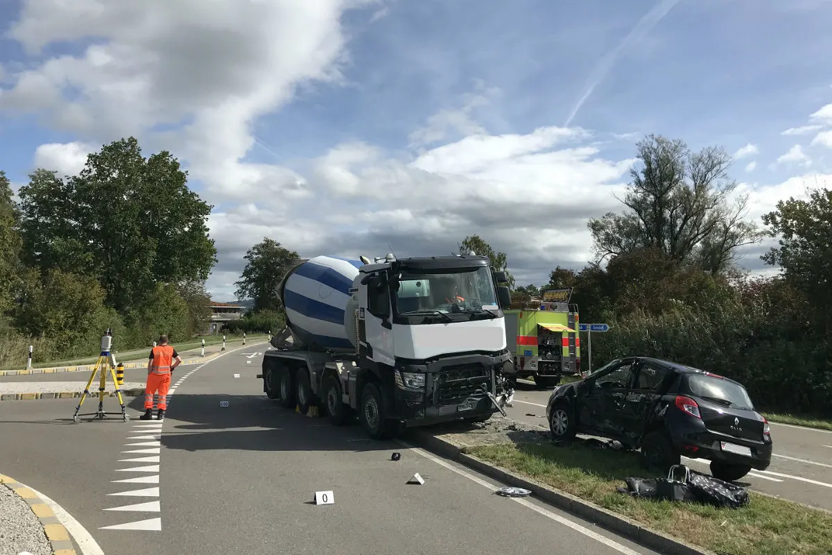 Neerach ZH - 63-jährige Frau bei Verkehrsunfall verletzt