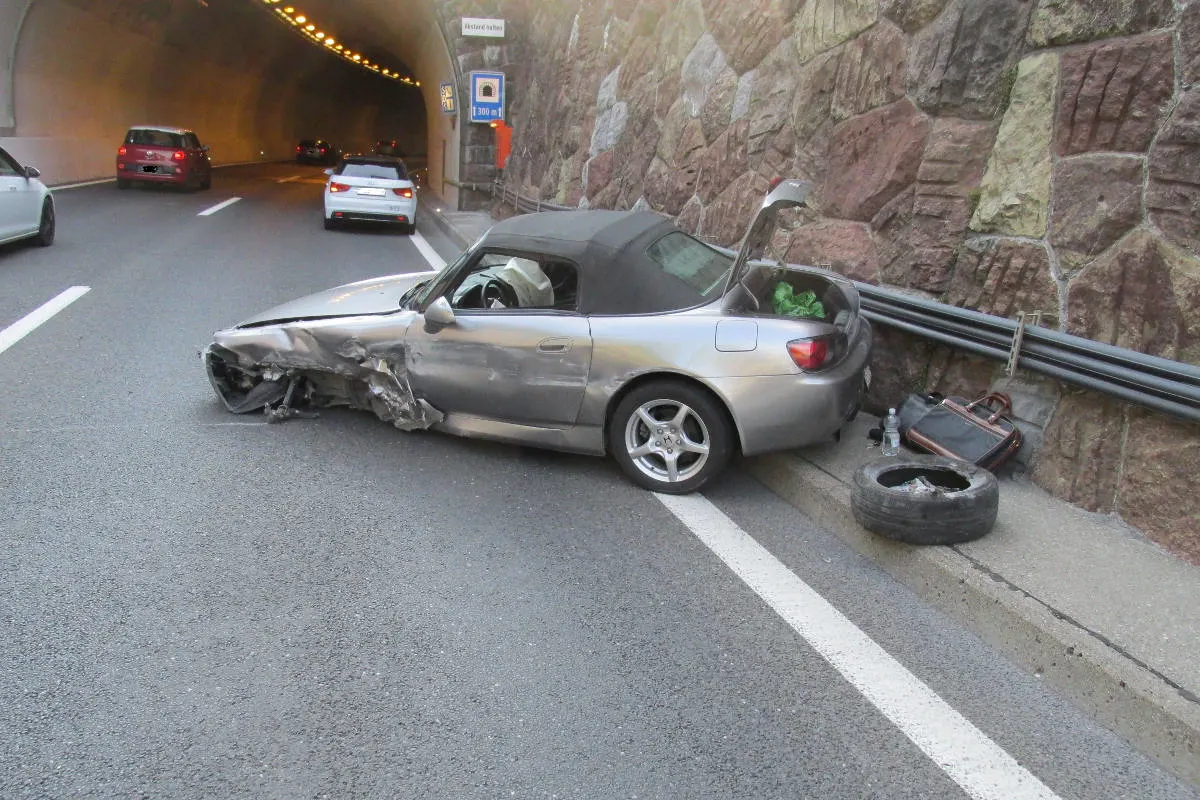 Mühlehorn GL - Verkehrsunfall auf der A3