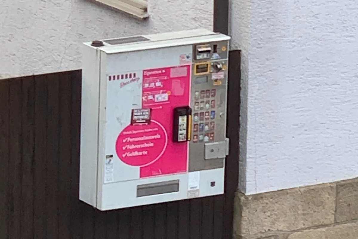 Krefeld - Zigarettenautomat gesprengt - Zeugen gesucht