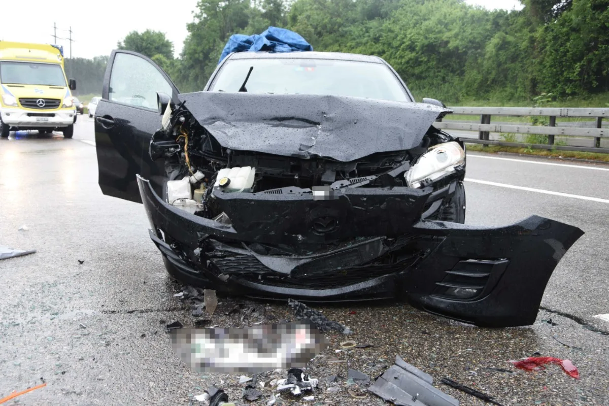 Mörschwil SG - 23-Jähriger bemerkt Kolonne auf Autobahnausfahrt zu spät - heftiger Unfall war die Folge