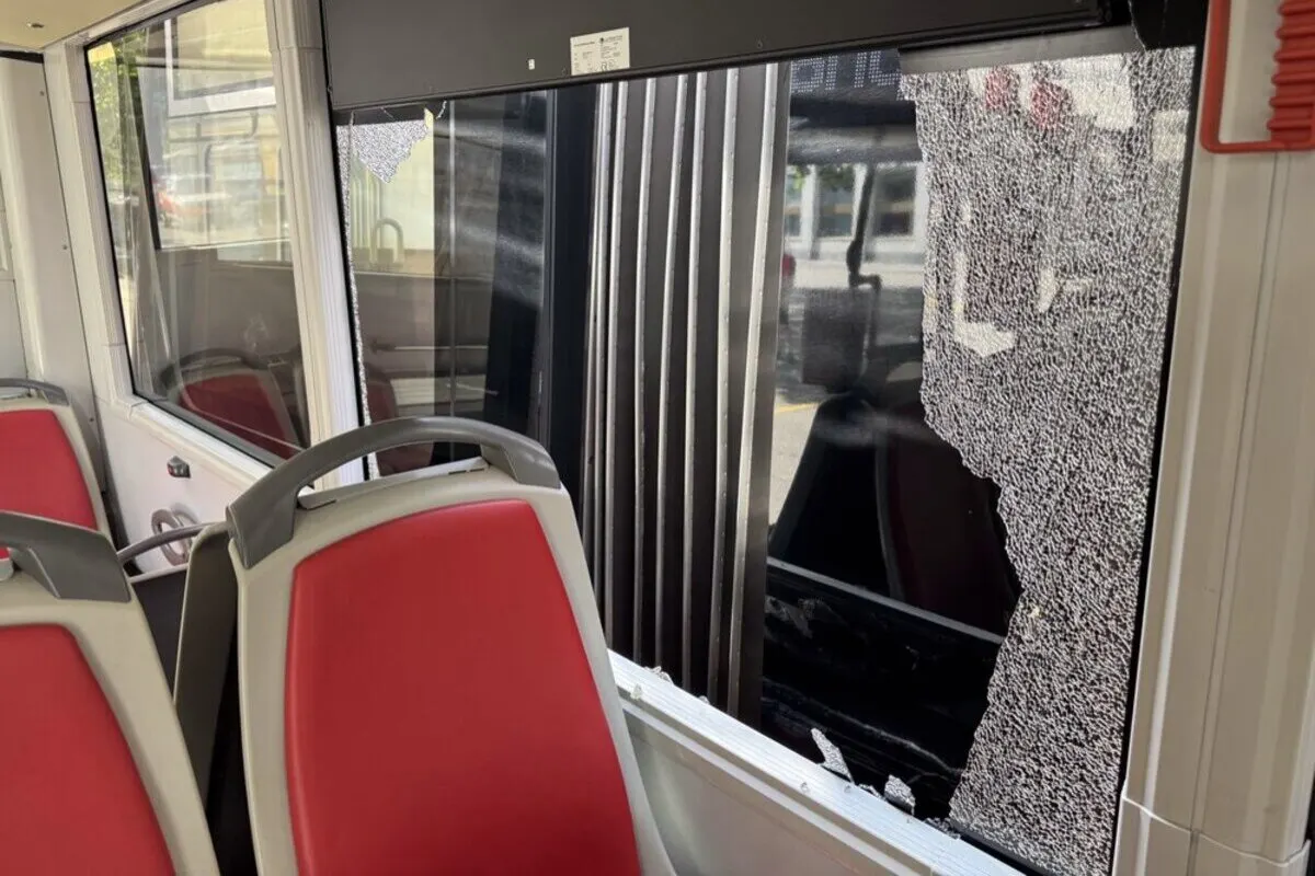St.Gallen – Unfall am Marktplatz - Trolleybus kollidiert mit Schienenfahrzeug