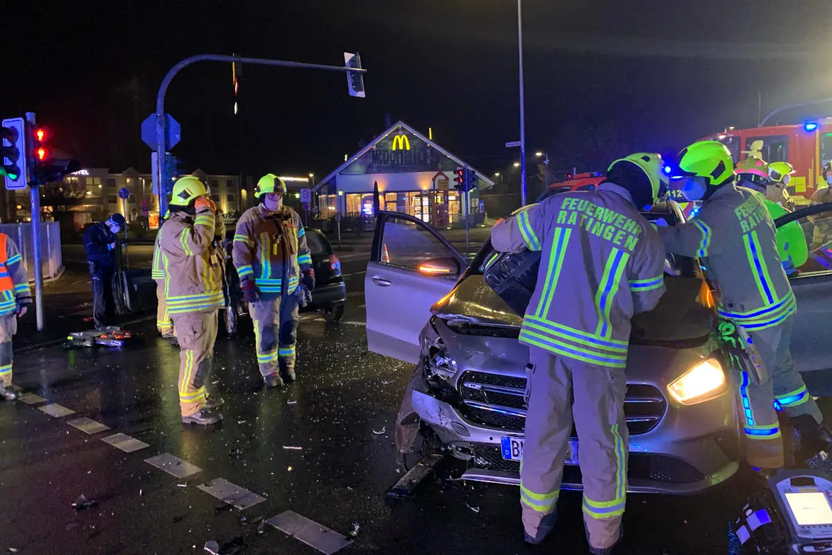 Unfall in Ratingen – Zwei Verletzte bei Verkehrsunfall in Breitscheid