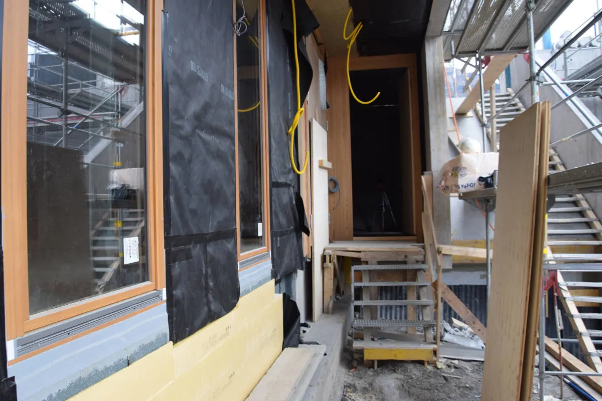Klosters GR - Arbeiter verletzt sich bei Sturz