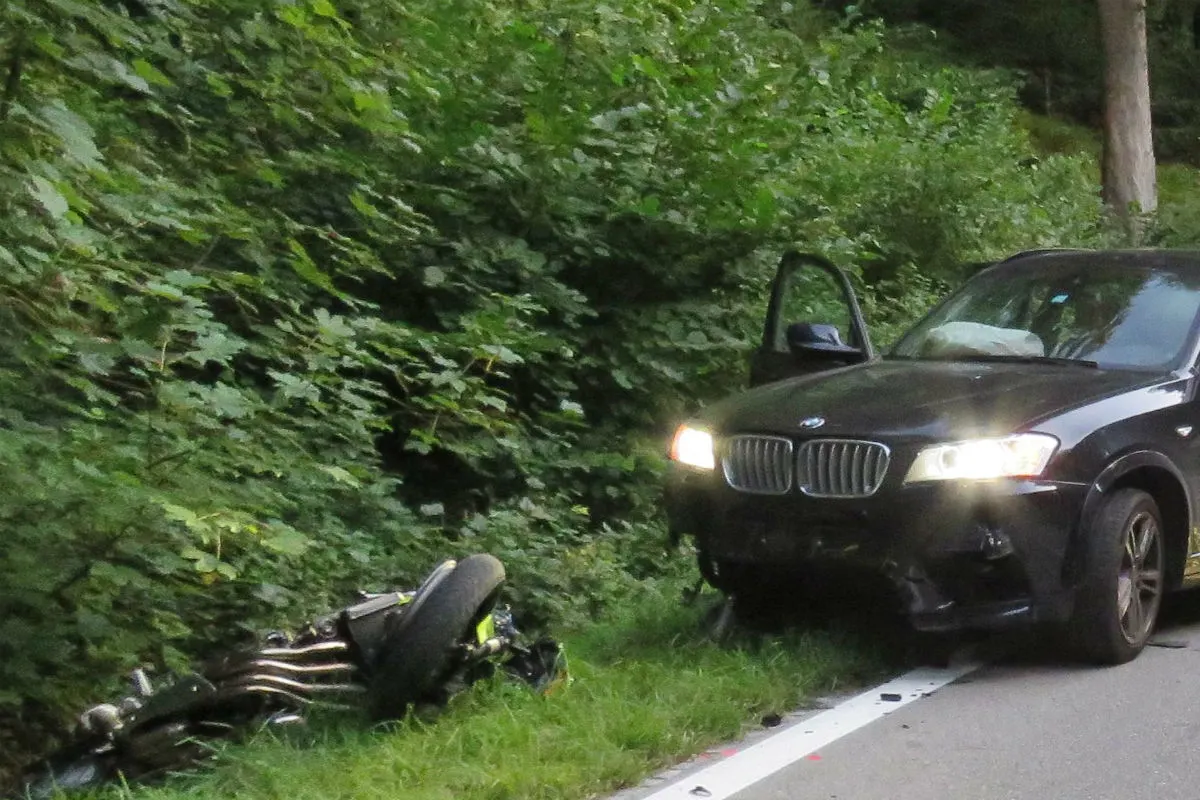 Glashütten/Murgenthal AG - Junger Motorradlenker stirbt bei Frontalcrash