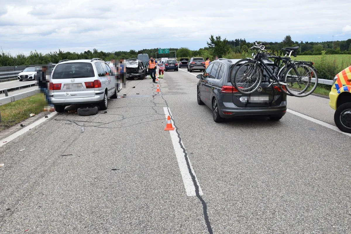 Drama auf  A5 bei Luterbach SO - Ein Toter und eine schwerverletzte Person bei Auffahrunfall!