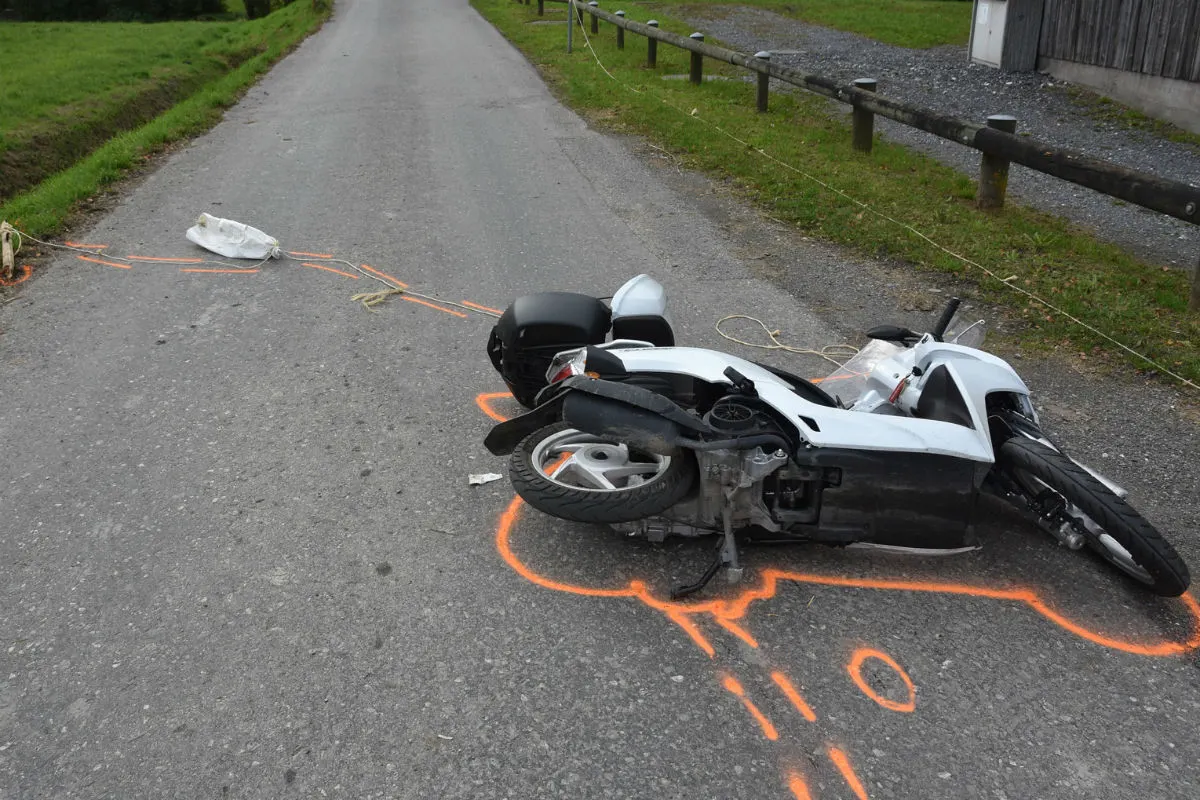 Unfall Eschen FL - Motorradfahrer übersieht Zaun