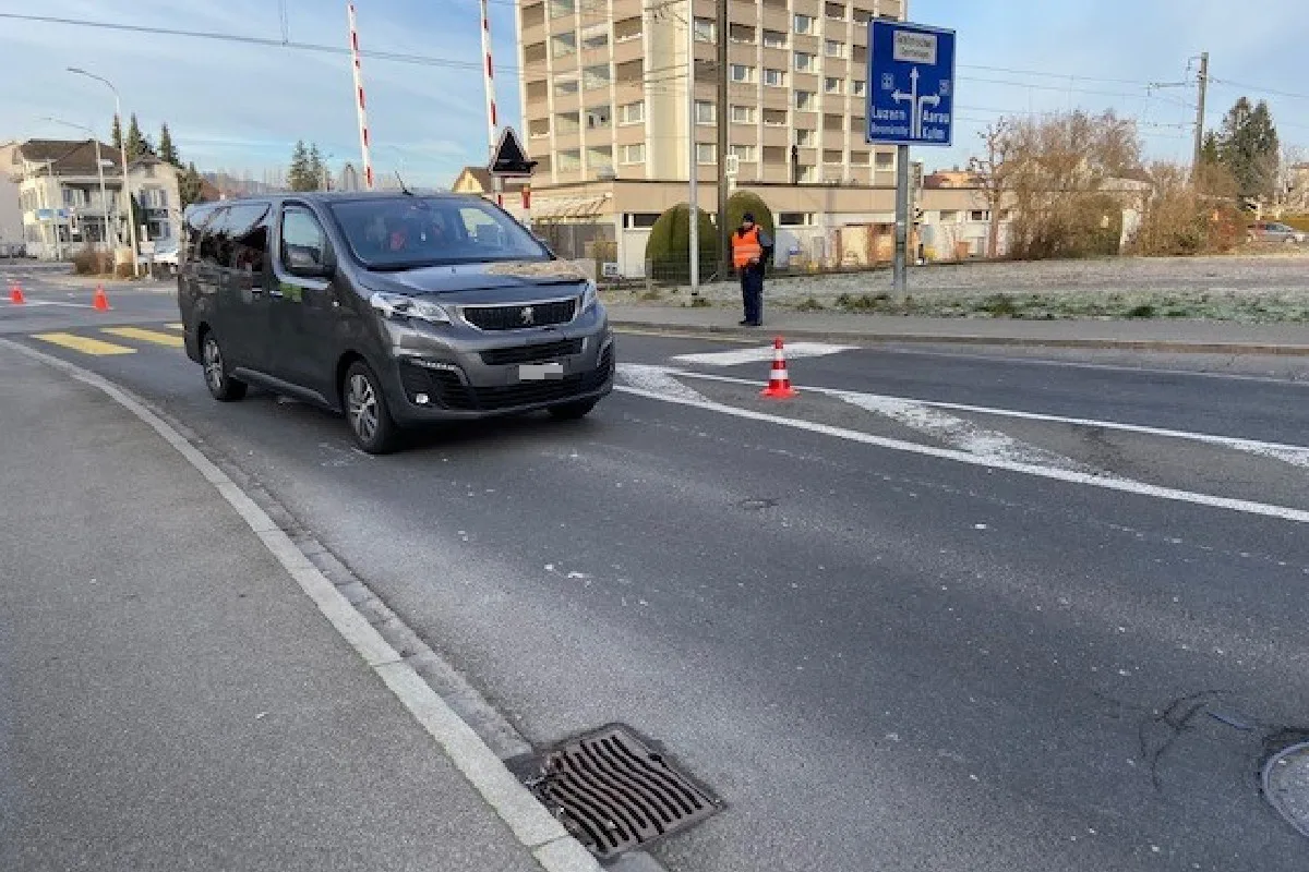 Reinach AG - Fussgängerin auf dem Zebrastreifen angefahren und ernsthaft verletzt