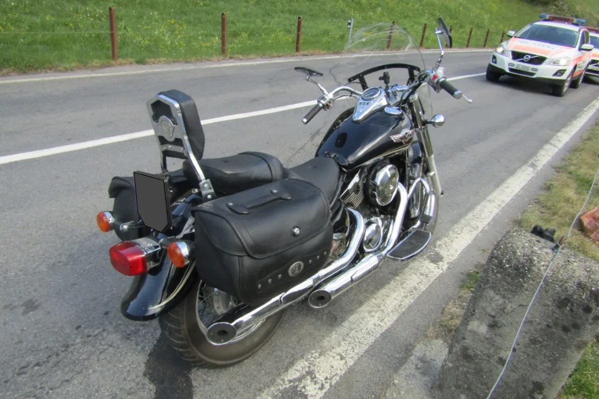 Mollis GL - Motorradlenker bei Selbstunfall verletzt