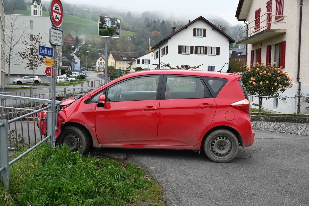 Gams SG – Fahrunfähig gegen Brückengeländer geprallt